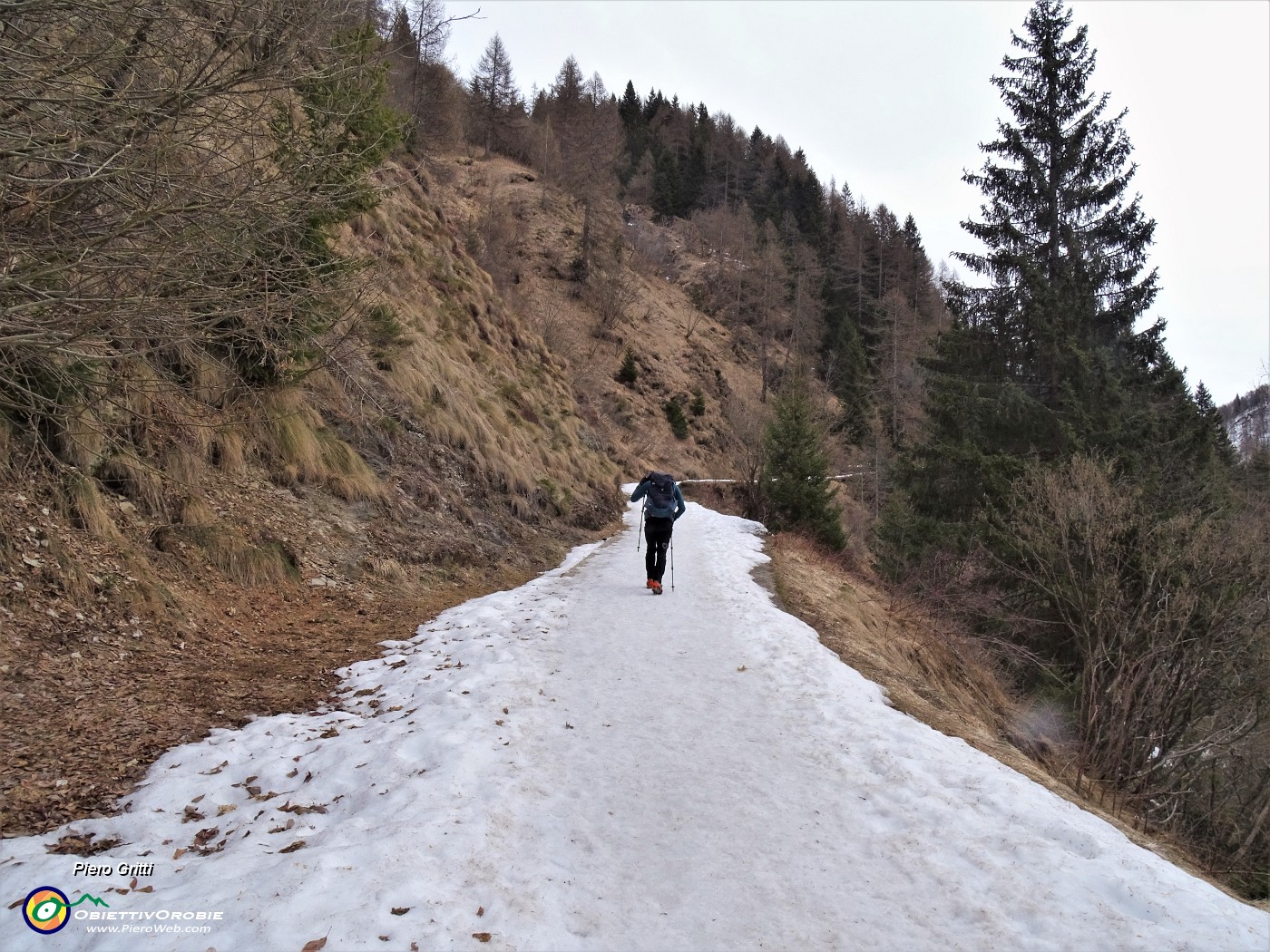 13 Qui solo sulla strada neve e ghiaccio !.JPG